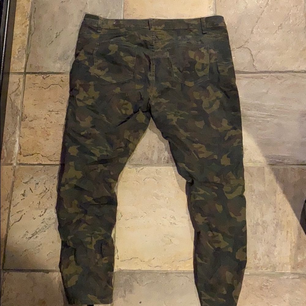 VIP Jeans Plus Size Camo Pants - Picture 4 of 6
